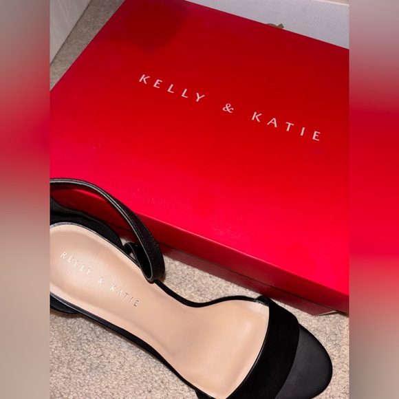 Kelly & Katie Nadia Sandal Heels - Picture 2 of 7